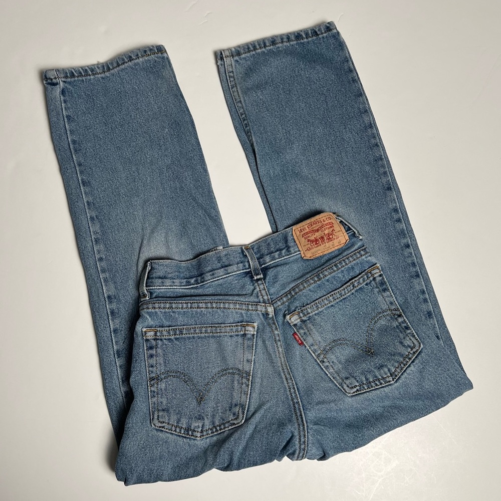002 - VINTAGE 00s LEVIS STRAUS 550s STUDENT BLUE WASH FADED DENIM PANTS JEANS